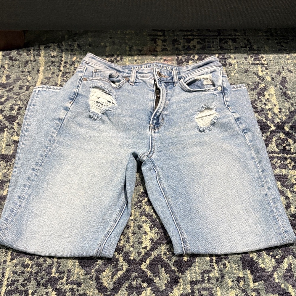 American Eagle Outfitters Light Blue Distressed Cropped Jeans